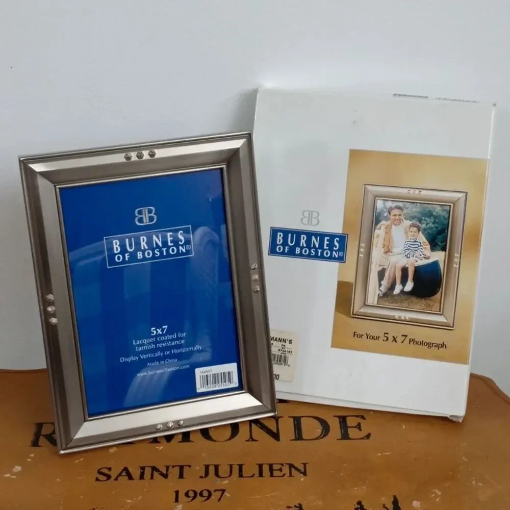 NEW in Box Beautiful Burnes of Boston Picture Frame 5x7 Vertical or Horizontal